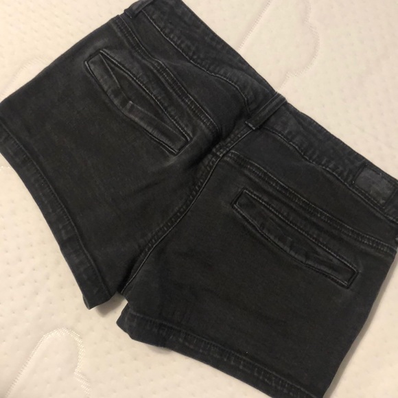 Black denim shorts with zipper pockets - Picture 2 of 4